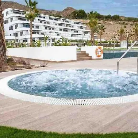 Seascape Met Prive Jacuzzi Apartment *